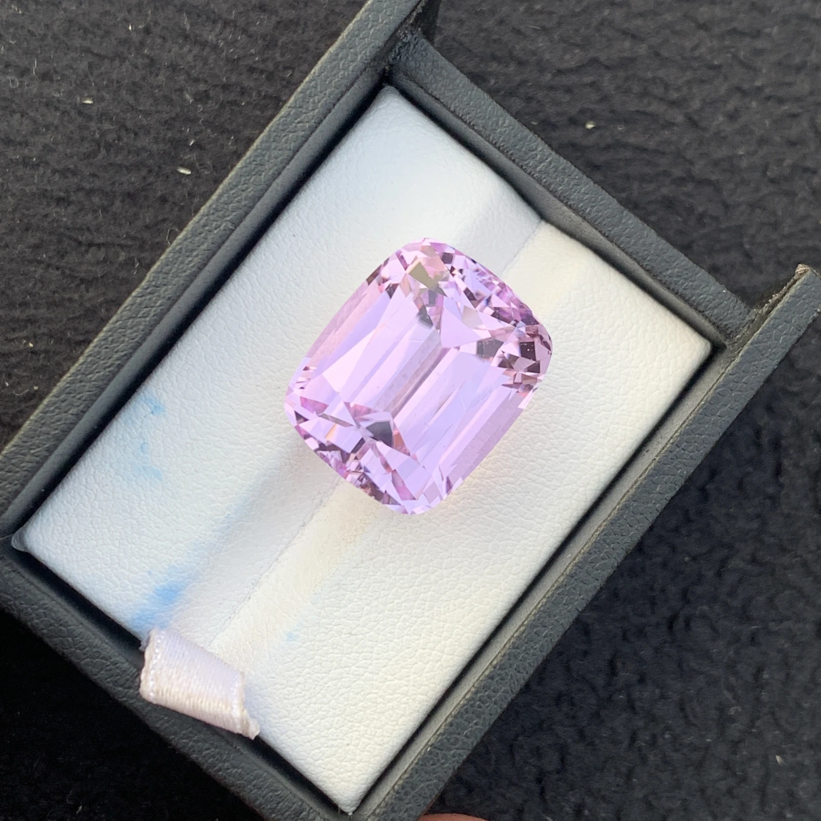 35.54 ct Natural Pink Kunzite Cushion Shape Loose Gemstone from Afghanistan — view 3